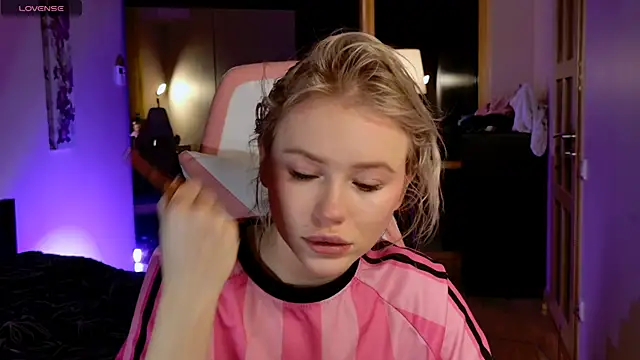 LexieLoree online show from March 3, 2025, 4:14 am