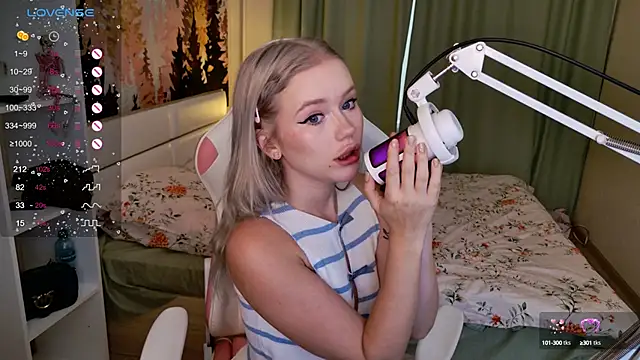 LexieLoree online show from September 20, 2025, 3:40 am