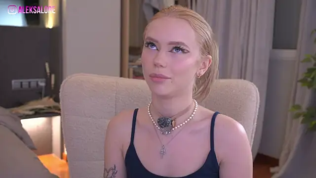 LexieLoree online show from June 3, 2026, 3:09 am