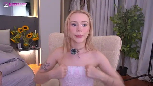 LexieLoree online show from July 12, 2026, 3:08 am