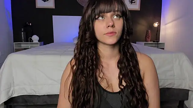 Snapshot of VioletPaket chatting on December 18, 2024, 9:51 pm VioletPaket online show from December 18, 2024, 9:51 pm