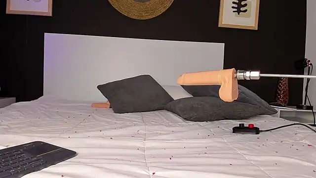 Snapshot of VioletPaket chatting on December 20, 2024, 2:19 am VioletPaket online show from December 20, 2024, 2:19 am