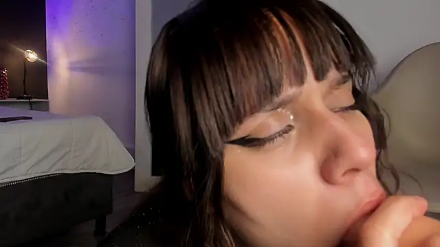 Snapshot of VioletPaket chatting on December 24, 2024, 7:22 pm VioletPaket online show from December 24, 2024, 7:22 pm