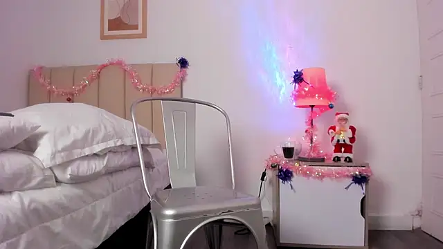 Snapshot of VioletPaket chatting on December 31, 2024, 1:19 pm VioletPaket online show from December 31, 2024, 1:19 pm