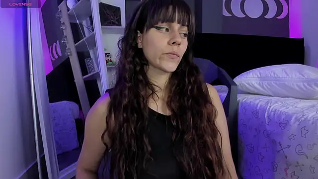 Snapshot of VioletPaket chatting on January 24, 2025, 6:14 pm VioletPaket online show from January 24, 2025, 6:14 pm