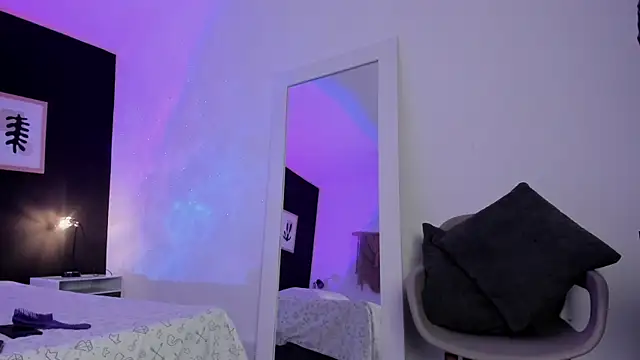 Snapshot of VioletPaket chatting on February 6, 2025, 9:17 pm VioletPaket online show from February 6, 2025, 9:17 pm