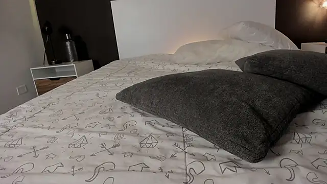 Snapshot of VioletPaket chatting on February 13, 2025, 9:27 pm VioletPaket online show from February 13, 2025, 9:27 pm