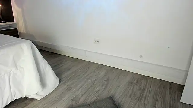 Snapshot of VioletPaket chatting on March 9, 2025, 2:10 pm VioletPaket online show from March 9, 2025, 2:10 pm