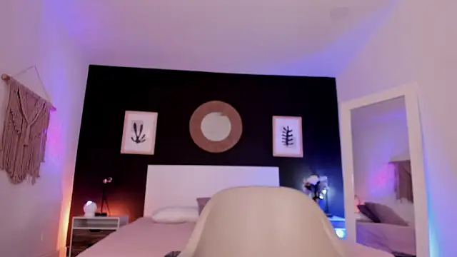 Snapshot of VioletPaket chatting on September 10, 2025, 11:32 am VioletPaket online show from September 10, 2025, 11:32 am