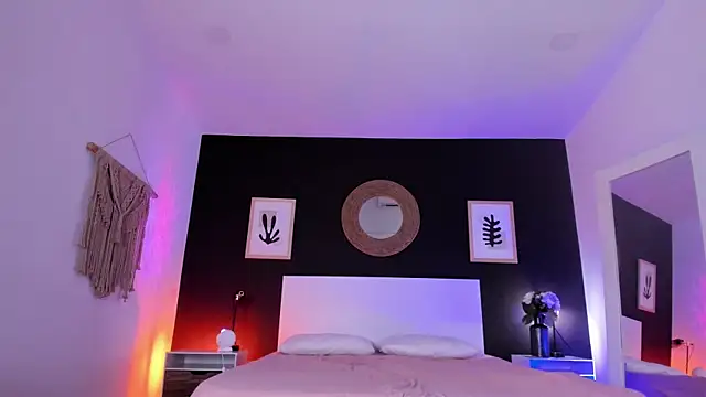 Snapshot of VioletPaket chatting on September 16, 2025, 12:17 pm VioletPaket online show from September 16, 2025, 12:17 pm