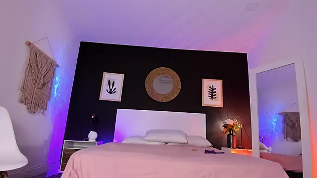 Snapshot of VioletPaket chatting on September 29, 2025, 11:37 am VioletPaket online show from September 29, 2025, 11:37 am