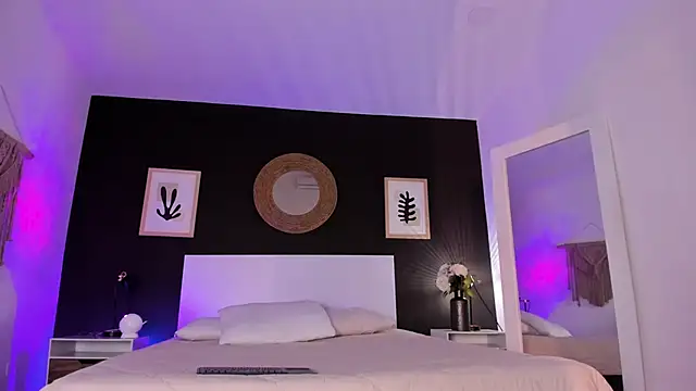 Snapshot of VioletPaket chatting on October 3, 2025, 11:40 am VioletPaket online show from October 3, 2025, 11:40 am