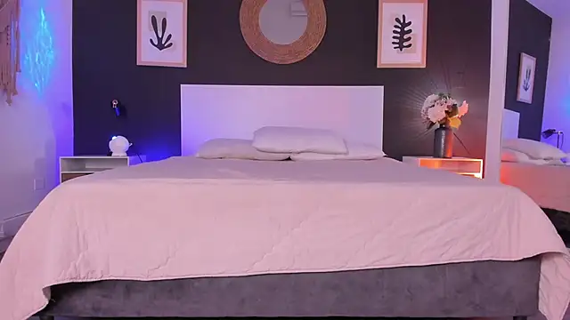 Snapshot of VioletPaket chatting on October 8, 2025, 11:30 am VioletPaket online show from October 8, 2025, 11:30 am