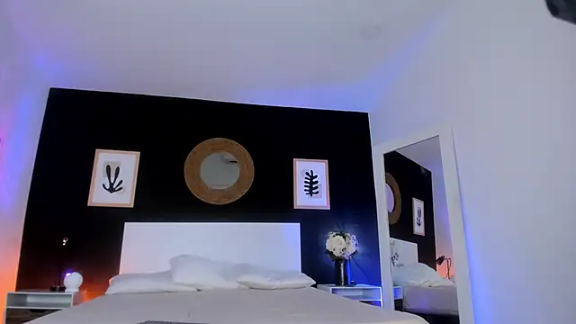 Snapshot of VioletPaket chatting on October 18, 2025, 1:23 pm VioletPaket online show from October 18, 2025, 1:23 pm