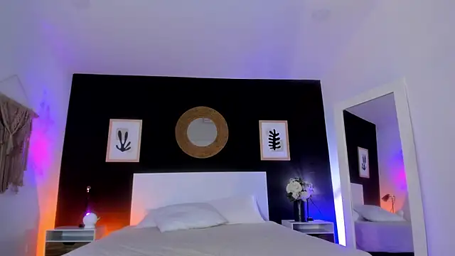 Snapshot of VioletPaket chatting on October 21, 2025, 12:17 pm VioletPaket online show from October 21, 2025, 12:17 pm