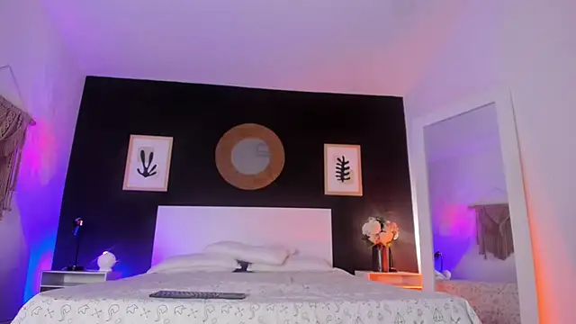 Snapshot of VioletPaket chatting on October 27, 2025, 1:48 pm VioletPaket online show from October 27, 2025, 1:48 pm