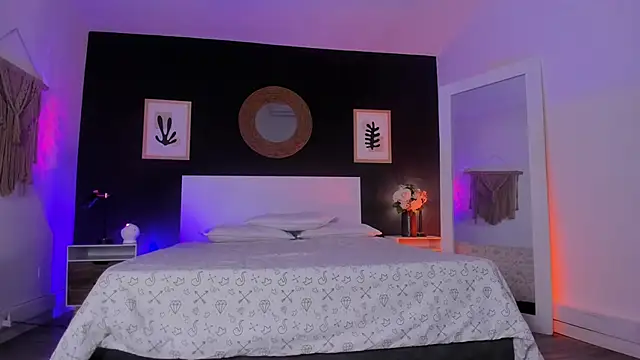 Snapshot of VioletPaket chatting on November 4, 2025, 11:42 am VioletPaket online show from November 4, 2025, 11:42 am