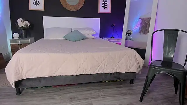 VioletPaket online show from February 9, 2026, 11:36 am