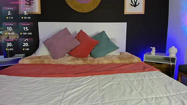 VioletPaket online show from April 10, 2026, 11:37 am