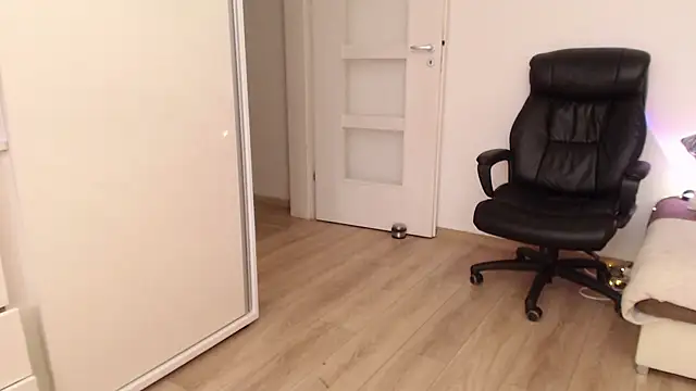 amberdoll4u online show from February 17, 2025, 9:35 am