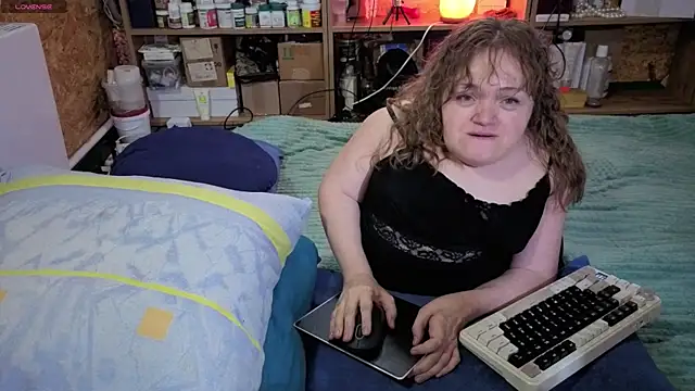 MiniNatalie online show from November 22, 2025, 8:57 am