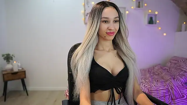 Amai  Liu online show from March 4, 2025, 7:11 pm