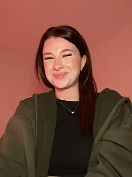 Mia-Minou online show from March 17, 2026, 9:29 pm