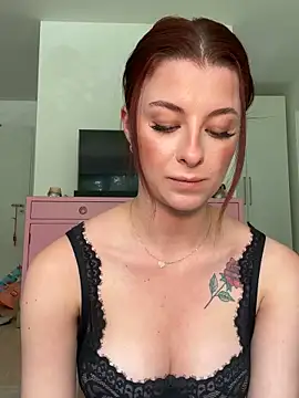 Mia-Minou online show from June 10, 2026, 1:10 pm