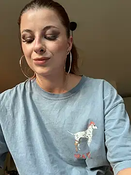 Mia-Minou online show from July 3, 2026, 6:14 pm