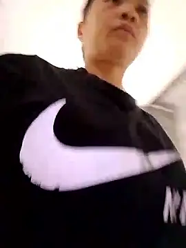 Snapshot of Aninyin22 chatting on February 28, 2026, 1:06 am Aninyin22 online show from February 28, 2026, 1:06 am