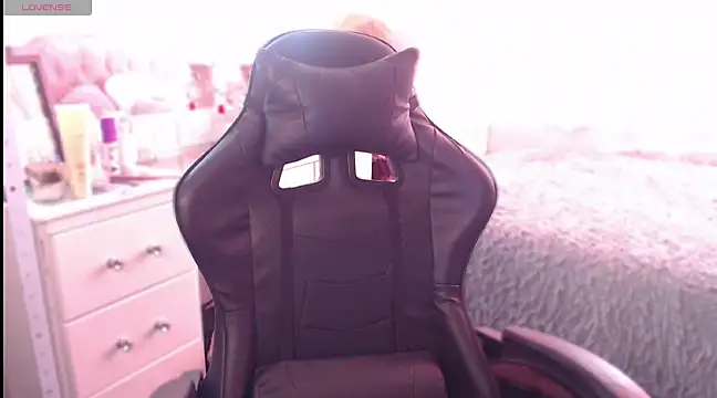 Snapshot of Beamber_ chatting on March 16, 2025, 1:49 pm Beamber online show from March 16, 2025, 1:49 pm