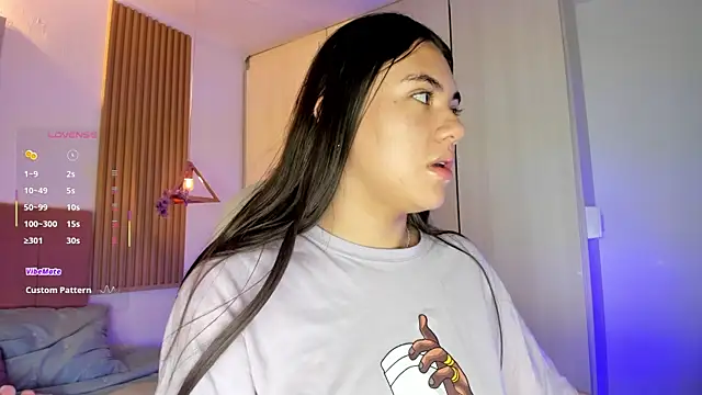 mia nevaeh online show from March 8, 2026, 7:39 pm