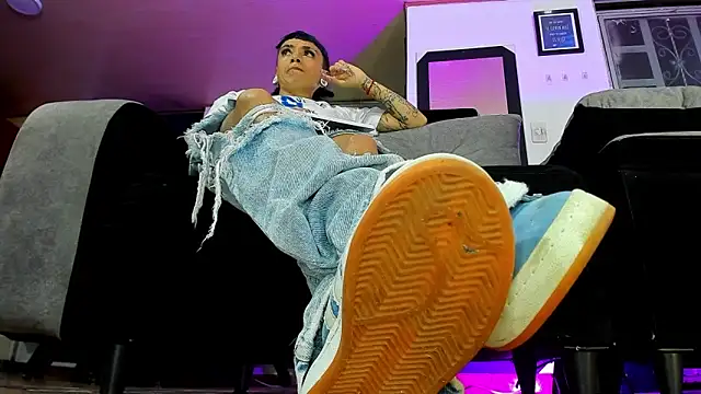 Snapshot of vivi-honey chatting on October 2, 2025, 12:17 am vivi-honey online show from October 2, 2025, 12:17 am