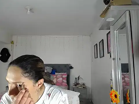 Corina hot online show from September 22, 2025, 7:16 pm