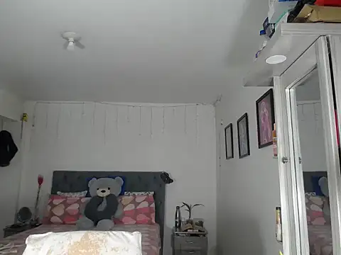 Corina hot online show from October 9, 2025, 8:51 pm