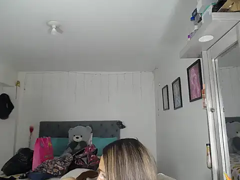 Corina hot online show from October 11, 2025, 4:38 pm