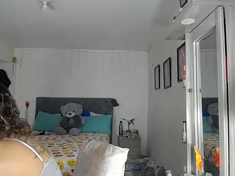 Corina hot online show from October 15, 2025, 8:20 pm