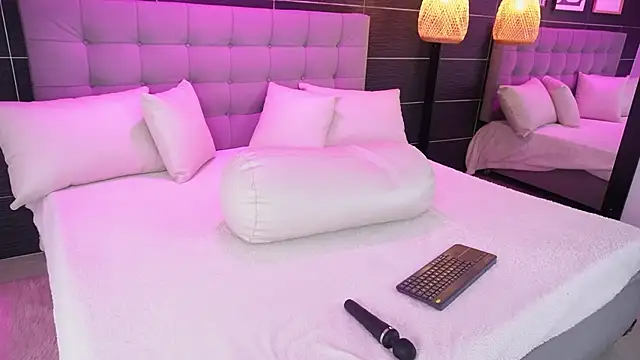 Bella TS  online show from February 6, 2025, 8:23 pm