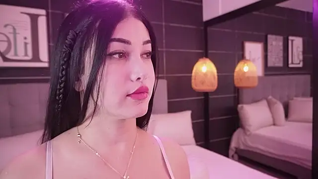 Bella TS  online show from April 4, 2026, 10:51 pm