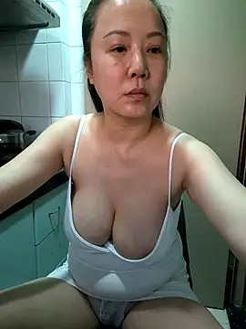 Snapshot of LenaShow chatting on December 21, 2024, 9:55 am LenaShow online show from December 21, 2024, 9:55 am