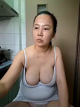 Snapshot of LenaShow chatting on January 21, 2025, 7:37 am LenaShow online show from January 21, 2025, 7:37 am