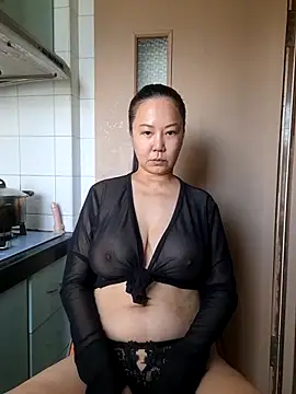 Snapshot of LenaShow chatting on November 12, 2025, 4:57 am LenaShow online show from November 12, 2025, 4:57 am