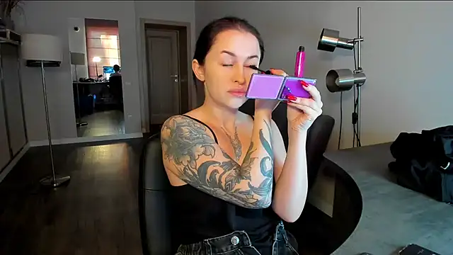 Snapshot of VioletCatt chatting on February 10, 2026, 6:39 am VioletCatt online show from February 10, 2026, 6:39 am