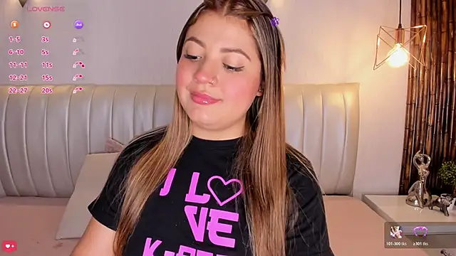 Snapshot of Zuzu_sweet chatting on November 12, 2025, 7:13 pm Zuzu sweet online show from November 12, 2025, 7:13 pm