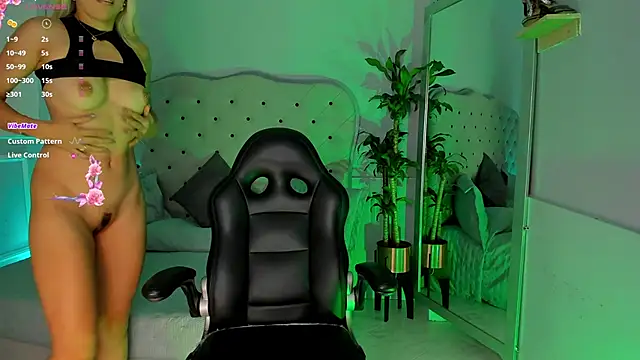 Snapshot of charlotte__grey chatting on January 31, 2025, 9:16 pm charlotte grey online show from January 31, 2025, 9:16 pm