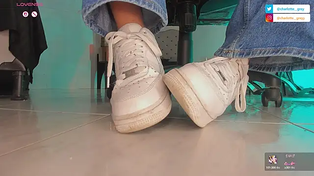 Snapshot of charlotte__grey chatting on October 17, 2025, 8:33 pm charlotte grey online show from October 17, 2025, 8:33 pm