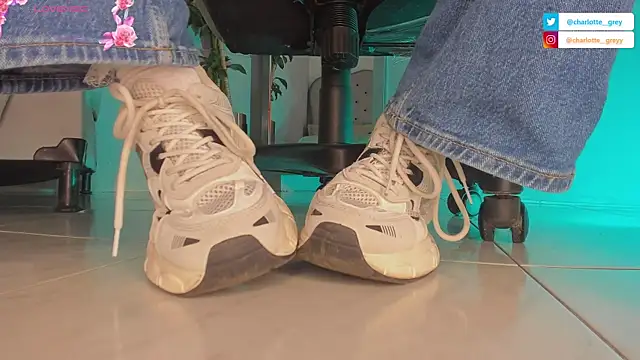 Snapshot of charlotte__grey chatting on October 31, 2025, 9:05 pm charlotte grey online show from October 31, 2025, 9:05 pm