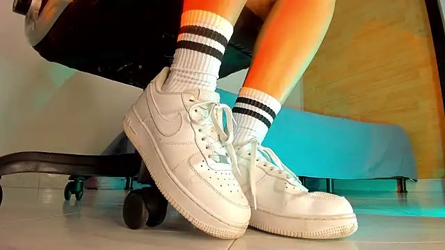 Snapshot of charlotte__grey chatting on November 17, 2025, 11:49 am charlotte grey online show from November 17, 2025, 11:49 am