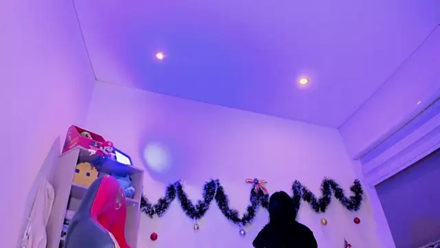 madelyn rose  online show from December 20, 2024, 2:19 am