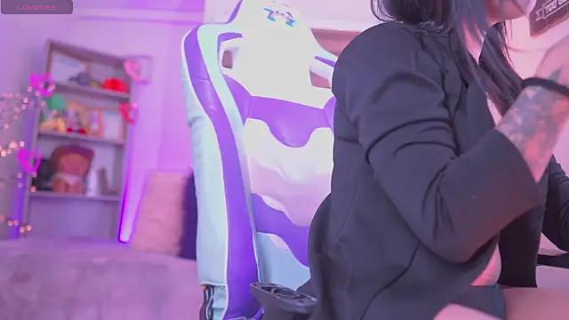 madelyn rose  online show from September 25, 2025, 2:04 am